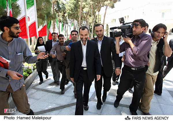 فرار بقایی از دست خبرنگاران