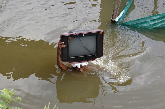 طغیان رود گنگ در شهر الله آباد هند طغیان رود گنگ در شهر الله آباد هند