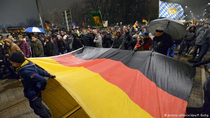 تظاهرات هزاران نفر در آلمان علیه اسلامستیزی و خارجیستیزی تظاهرات هزاران نفر در آلمان علیه اسلامستیزی و خارجیستیزی