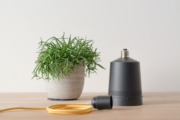 مشاهده فیلم روی سقف با پروژکتور هوشمند+تصاویر مشاهده فیلم روی سقف با پروژکتور هوشمند+تصاویر