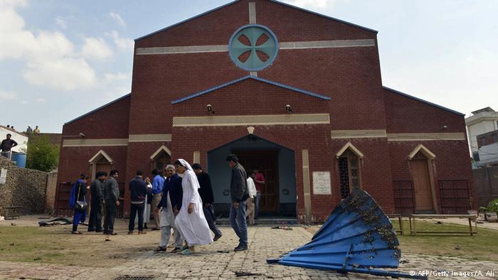 حملات طالبان به مسیحیان در حال نیایش در پاکستان حملات طالبان به مسیحیان در حال نیایش در پاکستان