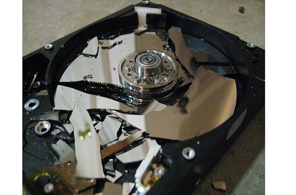 مروری بر طول عمر انواع متداول حافظهی ذخیره سازی مروری بر طول عمر انواع متداول حافظهی ذخیره سازی