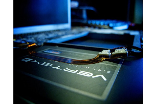 مروری بر طول عمر انواع متداول حافظهی ذخیره سازی مروری بر طول عمر انواع متداول حافظهی ذخیره سازی