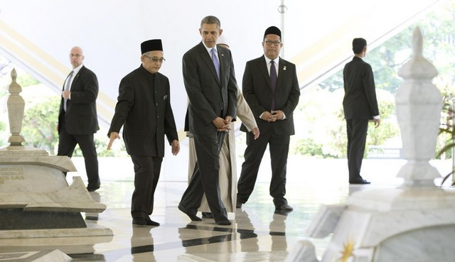 حضور اوباما در مسجد اندونزی (عکس)