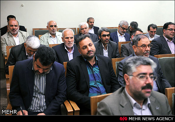 دیدار اعضای ستاد کنگره ملی شهدا اصناف و بازار کشور با رهبری (عکس)