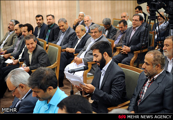 دیدار اعضای ستاد کنگره ملی شهدا اصناف و بازار کشور با رهبری (عکس)