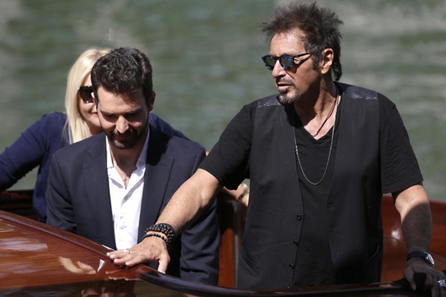 آل‌پاچینو روی فرش قرمز ونیز (عکس)