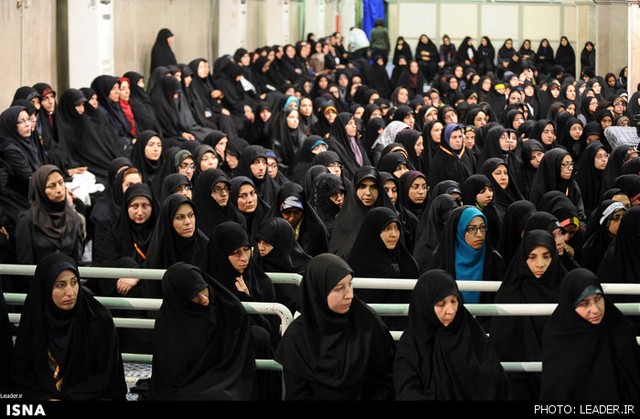 دیدار نخبگان با رهبری (عکس)