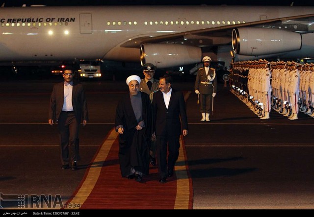 بازگشت روحانی به تهران (عکس)