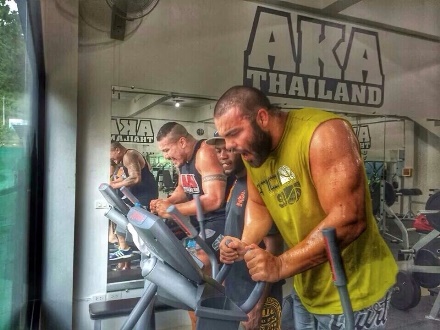 کشتی گیرایرانی در قفس مبارزه(گزارش تصویری)