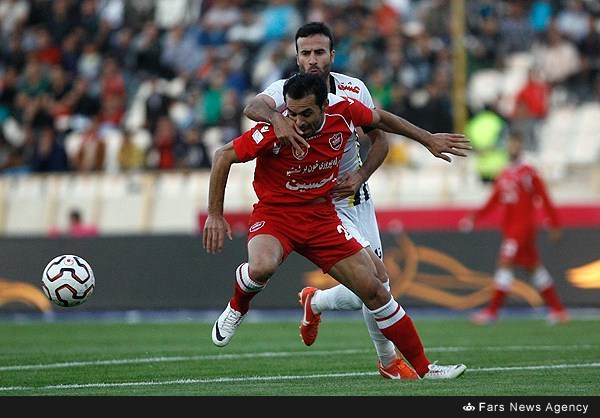 سوشاپنالتی زد، پرسپولیس صعودکرد(+عکس)