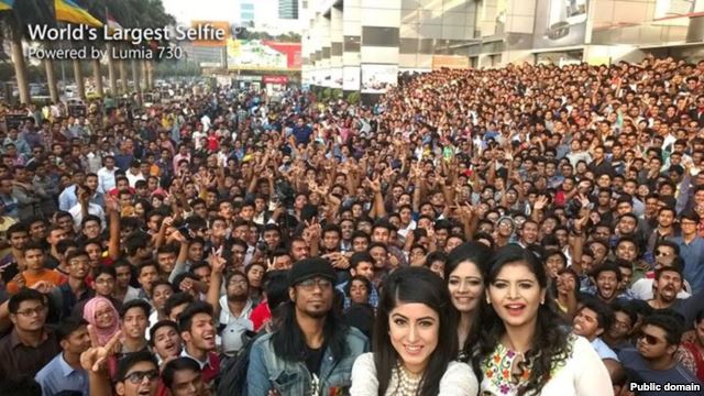 بزرگترین عکس سلفی جهان