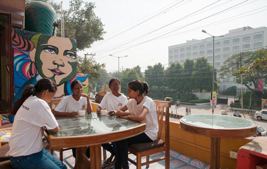 کافه قربانیان اسیدپاشی در هند (+عکس)