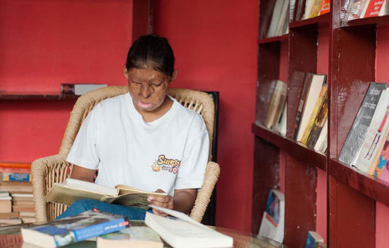 کافه قربانیان اسیدپاشی در هند (+عکس)