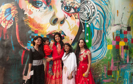 کافه قربانیان اسیدپاشی در هند (+عکس)