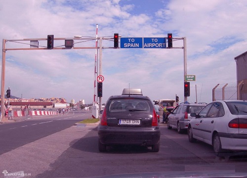 فرودگاه Gilbraltar؛ باند فرود در خیابان فرودگاه Gilbraltar؛ باند فرود در خیابان