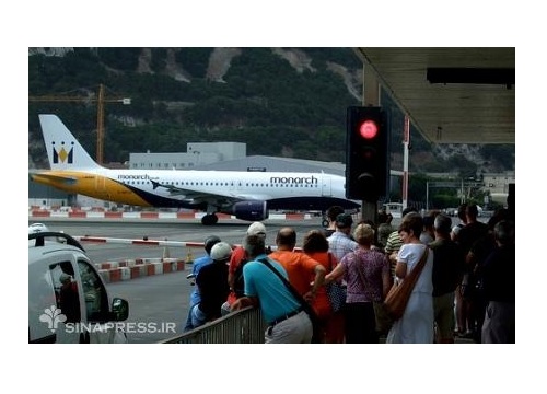 فرودگاه Gilbraltar؛ باند فرود در خیابان فرودگاه Gilbraltar؛ باند فرود در خیابان