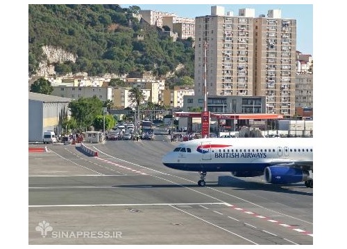 فرودگاه Gilbraltar؛ باند فرود در خیابان فرودگاه Gilbraltar؛ باند فرود در خیابان