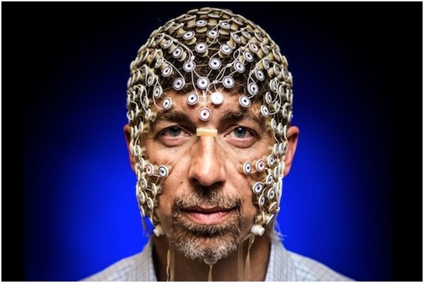 در مغز انسان تخیل و واقعیت در جهات مخالف یکدیگر پردازش میشوند در مغز انسان تخیل و واقعیت در جهات مخالف یکدیگر پردازش میشوند