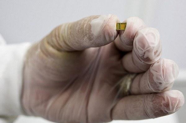 کوچکترین انجیل جهان؛ نانوتراشهای حاوی عهد جدید کوچکترین انجیل جهان؛ نانوتراشهای حاوی عهد جدید