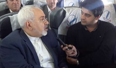 ظریف: با نسبت دادن حرف های غلط به رهبری برخورد می کنم