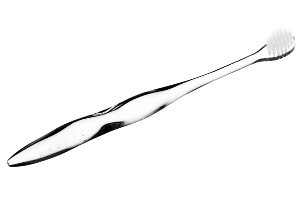 طراحی مسواک نانو بینیاز از خمیردندان طراحی مسواک نانو بینیاز از خمیردندان