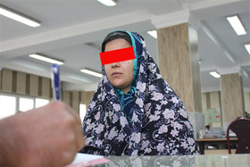 سرقت خانم صندوقدار از مشتری سرقت خانم صندوقدار از مشتری