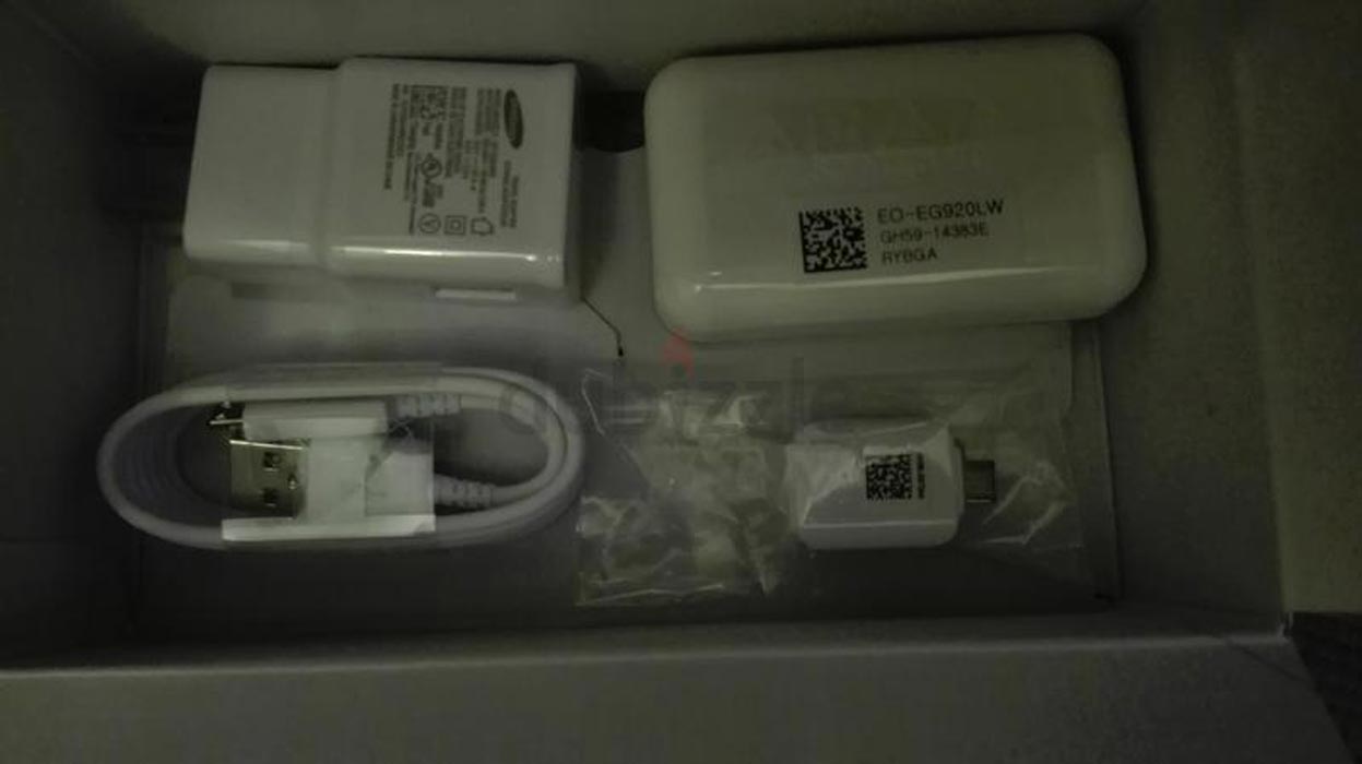 افشای تصاویری از جعبه و گوشی گلکسی اس7 افشای تصاویری از جعبه و گوشی گلکسی اس7