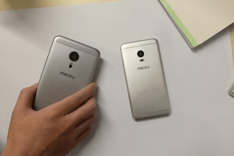 درز تصویر Meizu Pro 5 mini در کنار Meizu PRO 5 درز تصویر Meizu Pro 5 mini در کنار Meizu PRO 5