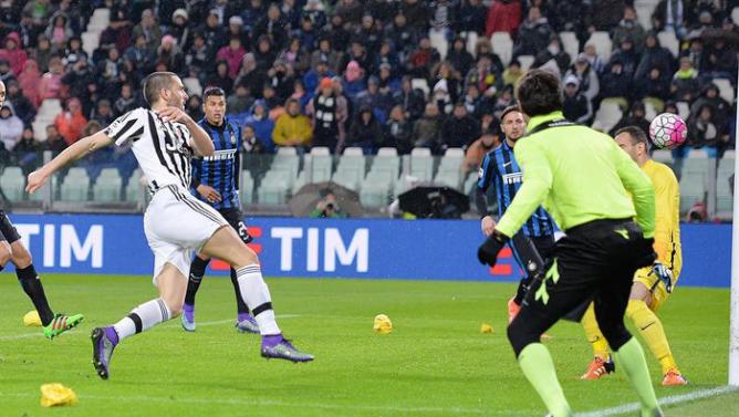 یوونتوس 2 - 0 اینترمیلان / بانوی پیر شانس لیگ قهرمانان را از رقیب گرفت؟(+جدول/عکس) یوونتوس 2 - 0 اینترمیلان / بانوی پیر شانس لیگ قهرمانان را از رقیب گرفت؟(+جدول/عکس)