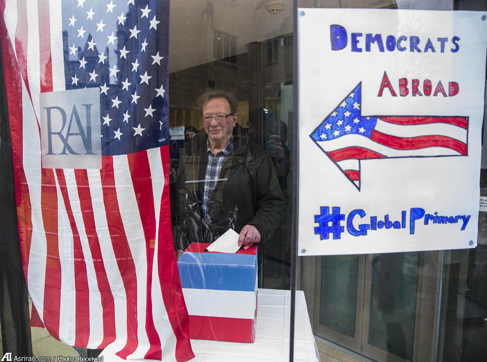 رای دادن برادر نامزد انتخابات آمریکا در انگلیس (عکس)