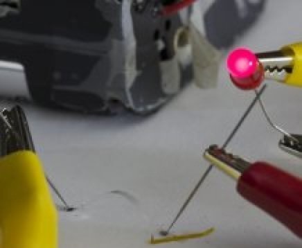 تولید نخستین پارچه کاملا الکترونیکی جهان تولید نخستین پارچه کاملا الکترونیکی جهان