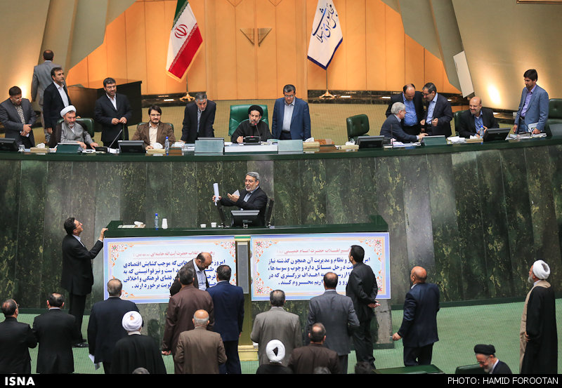 چقدر شبیه احمدی نژاد شده‌اید آقای وزیر!