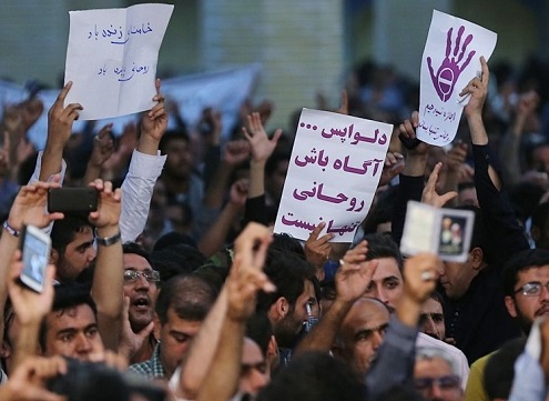 حمایت مردم از روحانی در مقابل دلواپسان (عکس)