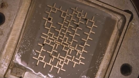 نخستین رایانه دنیا که با آب کار میکند نخستین رایانه دنیا که با آب کار میکند