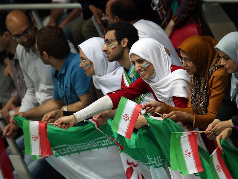 تماشاگران ایرانی و روس در سالن برگزاری مسابقه (گزارش تصویری)