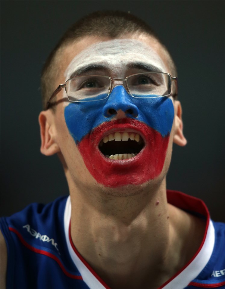 تماشاگران ایرانی و روس در سالن برگزاری مسابقه (گزارش تصویری)