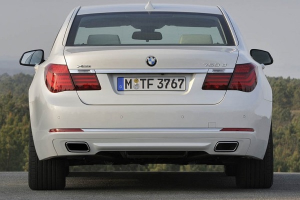 مقایسهای پهلو به پهلو بین دو نسل از سری 7 بامو مقایسهای پهلو به پهلو بین دو نسل از سری 7 بامو