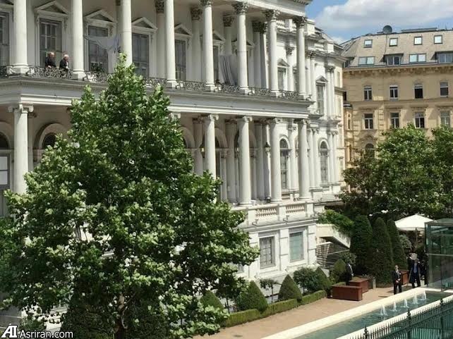 گفتگوی بالکنی جان کری و ظریف (عکس)