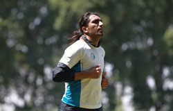 کار عجیب بازیکن عراقی استقلال در مشهد کار عجیب بازیکن عراقی استقلال در مشهد