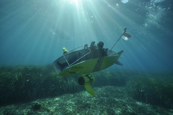 زیردریایی برقی شخصی با قدرت مانوردهی بالا زیردریایی برقی شخصی با قدرت مانوردهی بالا