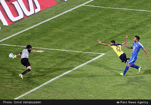 استقلال 3 - 3 راه آهن / داوری جنجالی و ادامه صدرنشین استقلال !(+عکس/ جدول) استقلال 3 - 3 راه آهن / داوری جنجالی و ادامه صدرنشین استقلال !(+عکس/ جدول)