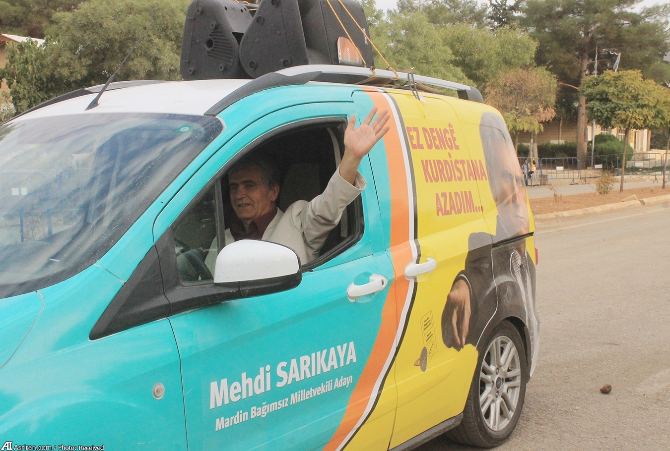 نامزد با اعتماد نفس مجلس (+عکس)