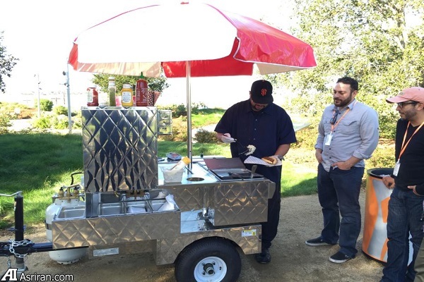 در پشت صحنه فیسبوک