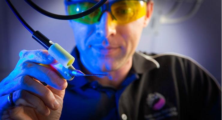 قلم دستی برای چاپ سلولهای بنیادی حین عمل جراحی قلم دستی برای چاپ سلولهای بنیادی حین عمل جراحی