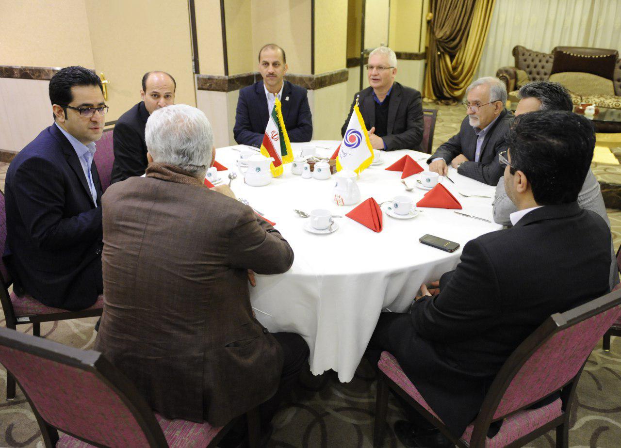 نشست مديران ارشد بانك ايران زمين با اهالي رسانه