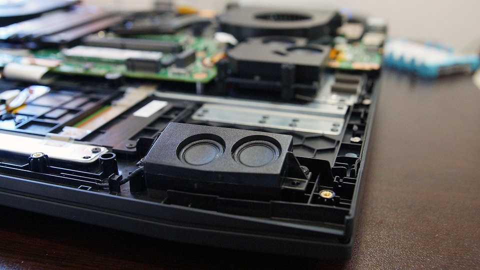 نگاه نزدیک به مادربرد و قطعات ACER Predator X17 نگاه نزدیک به مادربرد و قطعات ACER Predator X17