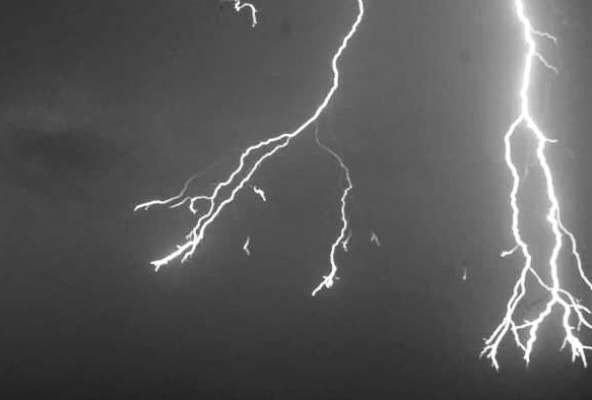 شکار صاعقه با سرعت ۷ هزار فریم بر ثانیه