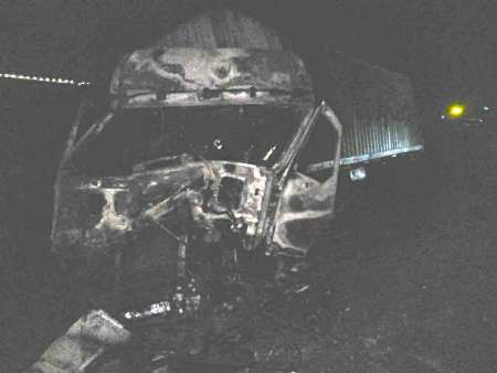 راننده تریلر در جاده کاشان در آتش سوخت (+عکس)