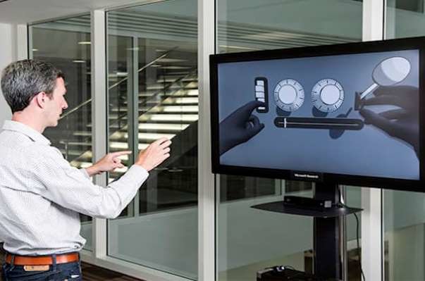 کنترل رایانه شخصی با حرکات دست کنترل رایانه شخصی با حرکات دست